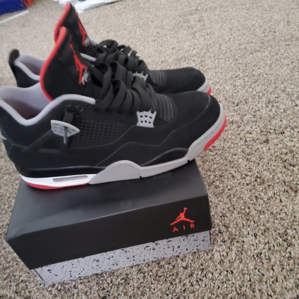 Jordan 4 "BRED" 2019 ...practically new.